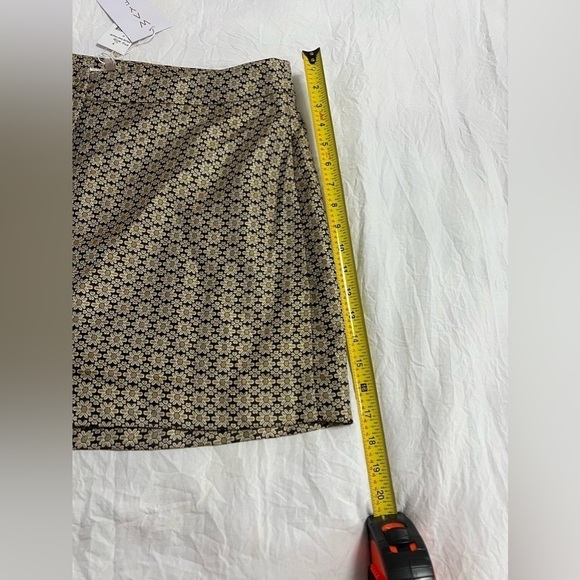 NWT WAYF Size 1X Floral Button Down Skirt - Picture 4 of 11